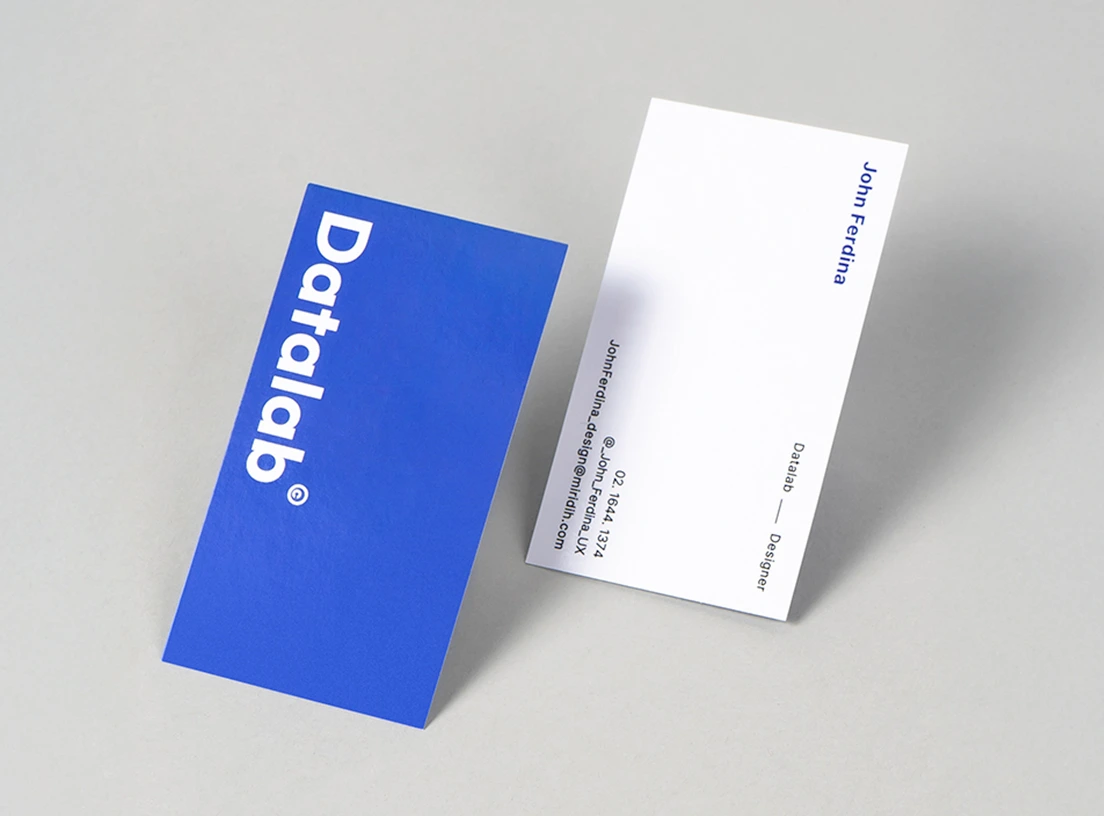 비즈니스용 명함 템플릿으로 만들어진 실물 명함 이미지